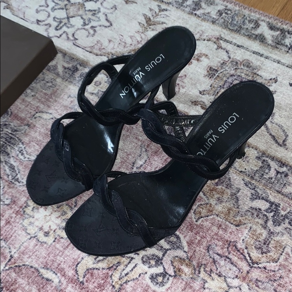 vintage 1997 Louis Vuitton black heels